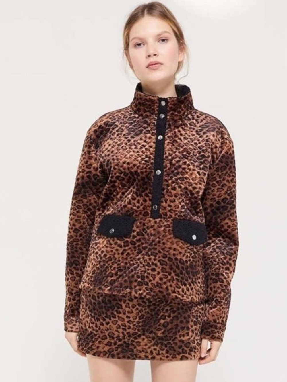 Urban Outfitters Quilted Velvet Leopard Print Pullover Jacket fleece L